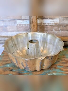Vintage Yellow Bundt Cake Pan Aluminum